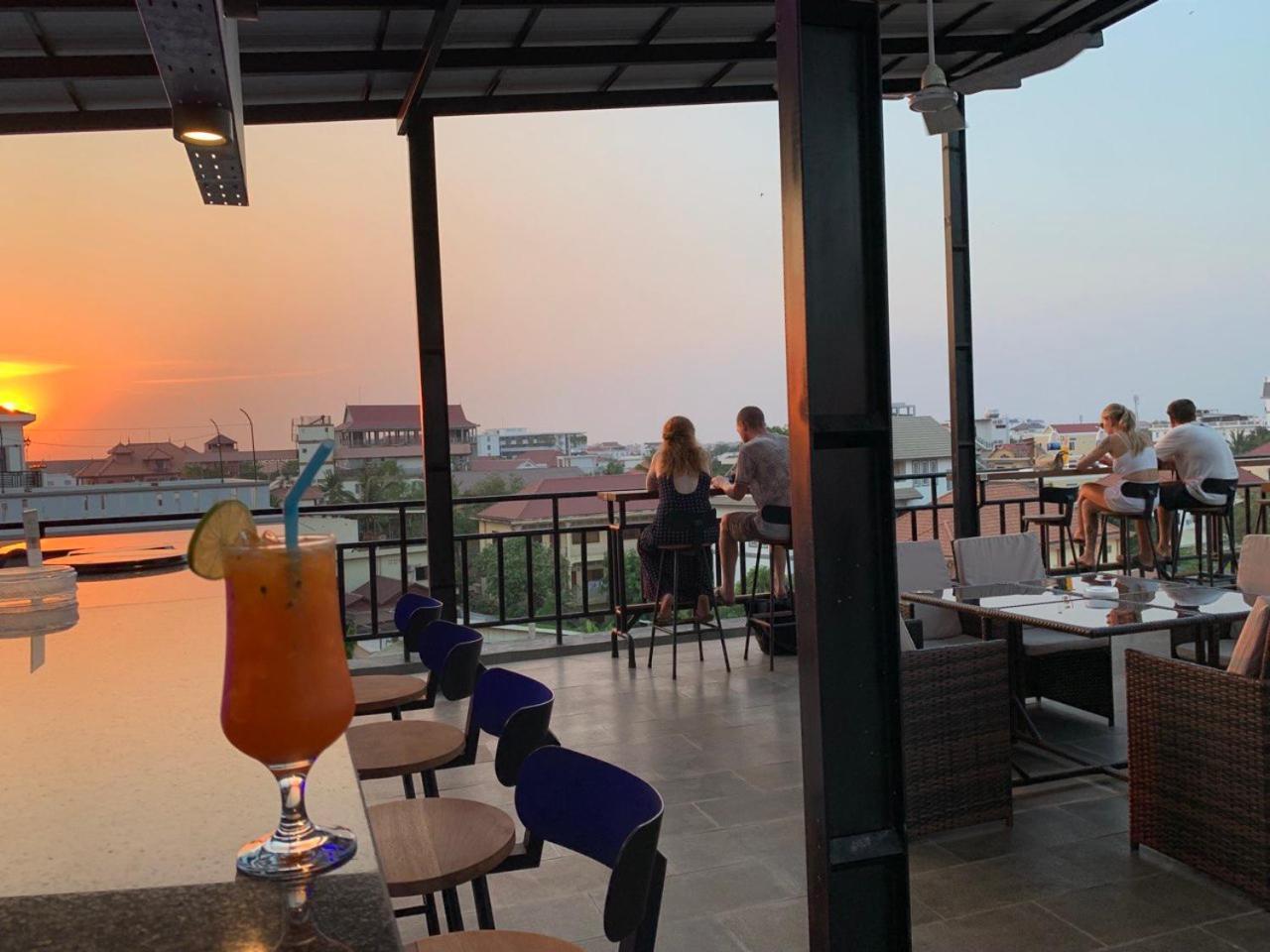 Nico'S Hotel And Skybar Siem Reap Exterior foto